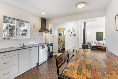 Photo of property in 30 Rangihiroa Street, Waikanae Beach, Waikanae, 5036