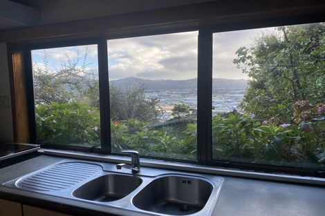 Photo of property in 21 Nikau Road, Point Howard, Lower Hutt, 5013
