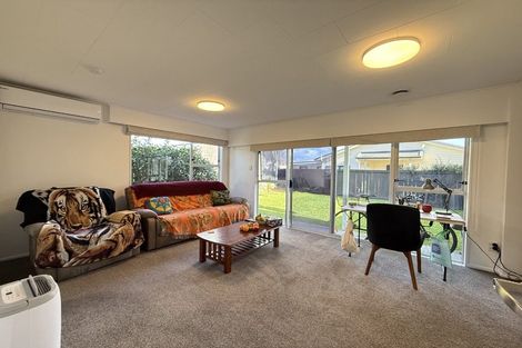 Photo of property in 8e Montgomery Crescent, Clouston Park, Upper Hutt, 5018