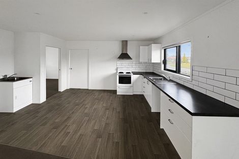 Photo of property in 27 Hinemoa Street, Levin, 5510