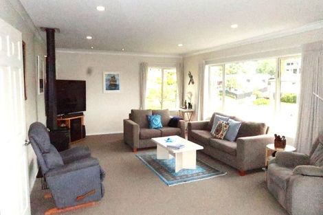 Photo of property in 3 Grovenor Drive, Orewa, 0931