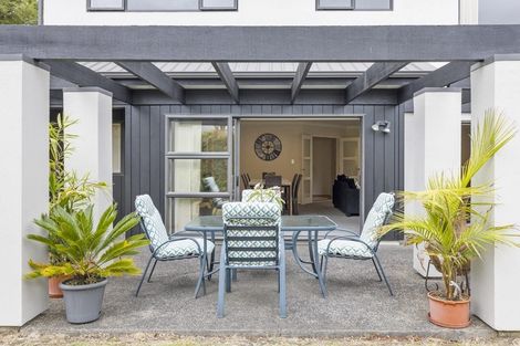 Photo of property in 21 Newbury Place, Schnapper Rock, Auckland, 0632