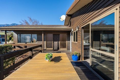 Photo of property in 9 Oregon Drive, Kelvin Heights, Queenstown, 9300