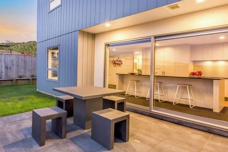 Photo of property in 27 Waitaria Terrace, Aotea, Porirua, 5024