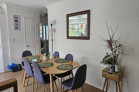 Photo of property in 11 San Vito Place, Henderson, Auckland, 0612