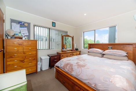 Photo of property in 92 Kemp Road, Massey, Auckland, 0614