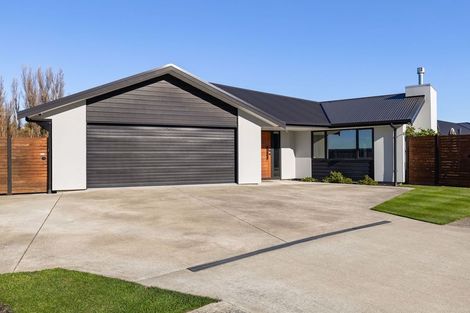 Photo of property in 40 Freedom Drive, Kelvin Grove, Palmerston North, 4414