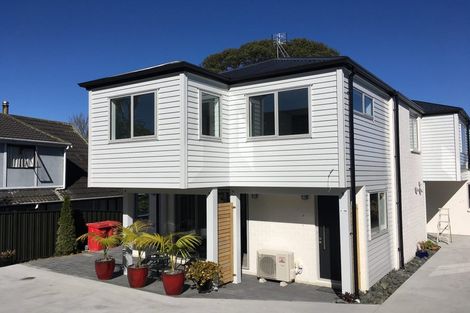 Photo of property in 2d/3 Sunnynook Road, Sunnynook, Auckland, 0620