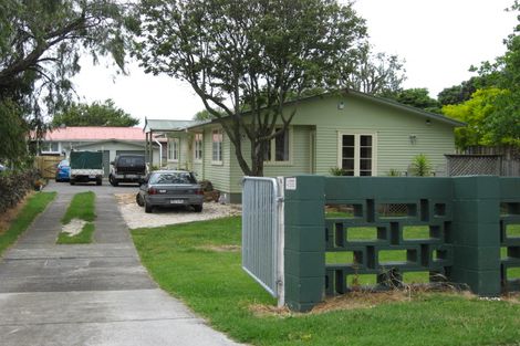 Photo of property in 35 Muir Avenue, Mangere Bridge, Auckland, 2022