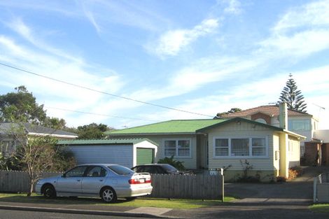 Photo of property in 2/124 Chivalry Road, Glenfield, Auckland, 0629