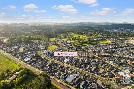 Photo of property in 37 Nobilo Road, Kumeu, 0810