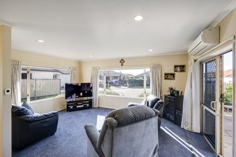 Photo of property in 12 Caulfield Place, Taradale, Napier, 4112