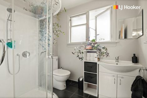 Photo of property in 73 Macandrew Road, South Dunedin, Dunedin, 9012