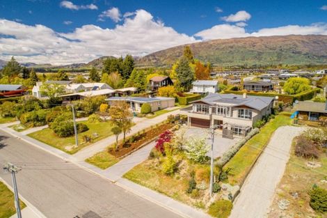 Photo of property in 23 Kennedy Crescent, Wanaka, 9305