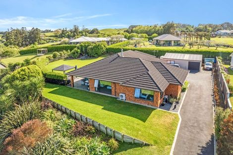 Photo of property in 19 Kendallvale Drive, Waiuku, 2123