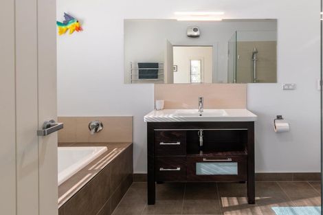 Photo of property in 40 Kelliher Drive, Wanaka, 9305