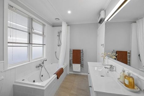 Photo of property in 1/187 Carrington Street, Lower Vogeltown, New Plymouth, 4310