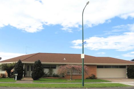 Photo of property in 19 Meadowviews Drive, Welcome Bay, Tauranga, 3112