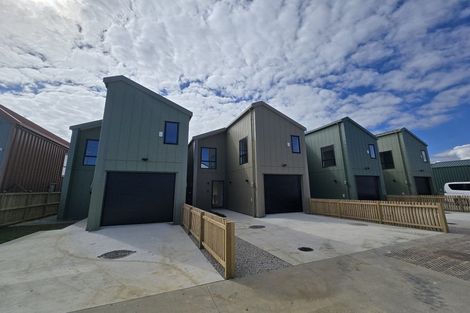 Photo of property in 19 Karaka Village Parade, Karaka, 2580