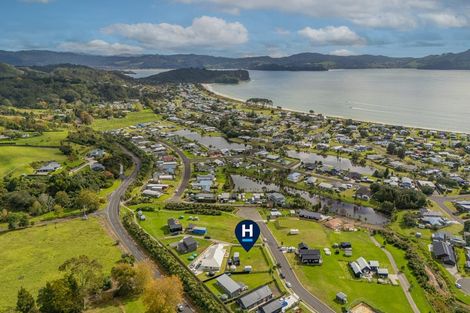 Photo of property in 1 Tinirau Place, Cooks Beach, 3591