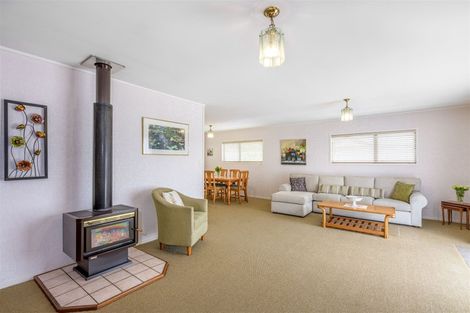 Photo of property in 1/246 Great North Road, Henderson, Auckland, 0612