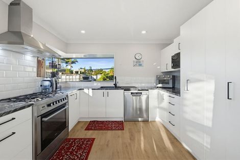 Photo of property in 77 Avondale Road, Taradale, Napier, 4112