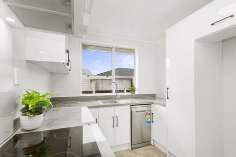Photo of property in 2/12 Tacoma Drive, Totara Park, Upper Hutt, 5018