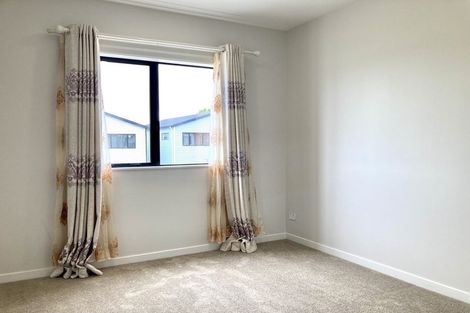 Photo of property in 32 Pilot Drive, Hobsonville, Auckland, 0616