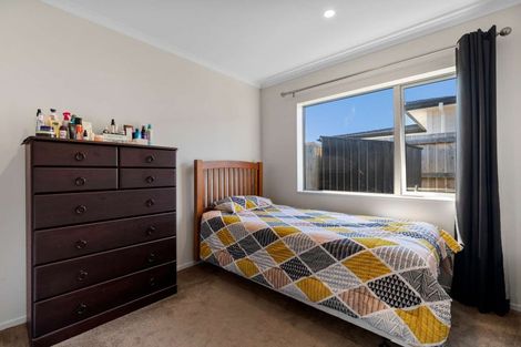 Photo of property in 13 Whareatua Avenue, Takanini, 2112