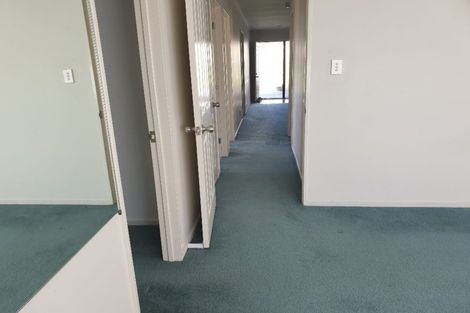 Photo of property in 8 Shah Place, Glen Eden, Auckland, 0602