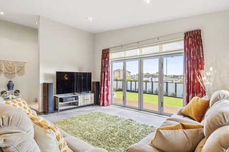 Photo of property in 53 Ina Ville Drive, Pukekohe, 2120