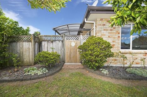 Photo of property in 15 Hillwell Drive, Henderson, Auckland, 0612