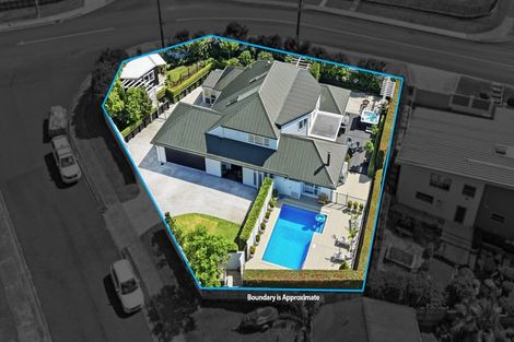 Photo of property in 2 Callender Place, Shelly Park, Auckland, 2014
