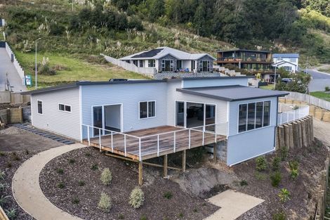 Photo of property in 64 Kakariki Grove, Waikanae, 5036