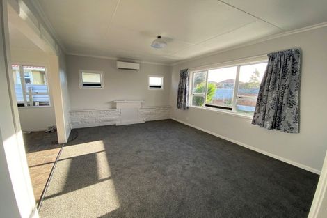 Photo of property in 8 Taupata Street, Castlecliff, Whanganui, 4501