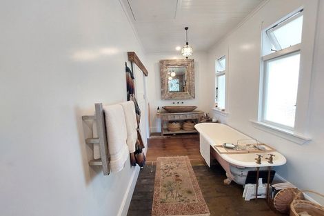 Photo of property in 20 Mcfarlane Street, Oakura, 4314