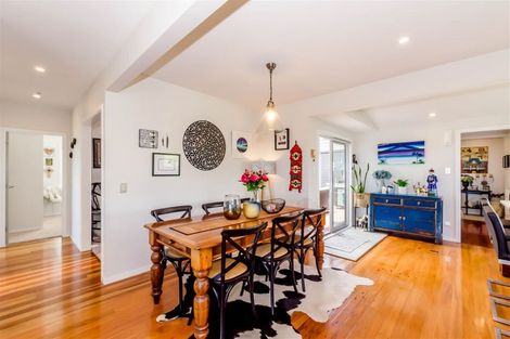 Photo of property in 11 Kotare Street, Waikanae, 5036