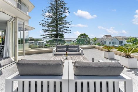 Photo of property in 1/90 Kitchener Road, Milford, Auckland, 0620