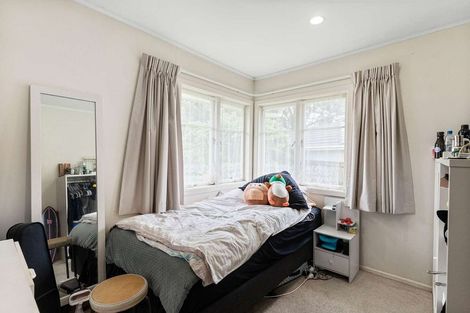 Photo of property in 47 Neil Avenue, Te Atatu Peninsula, Auckland, 0610