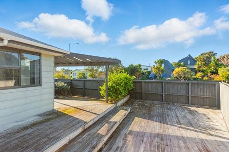 Photo of property in 30 Eruini Street, Waikanae Beach, Waikanae, 5036