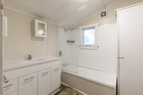 Photo of property in 5 Collins Street, Waipawa, 4210