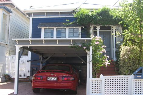 Photo of property in 6 Ranfurly Terrace, Mount Cook, Wellington, 6021