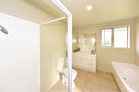 Photo of property in 8 Scarlet Lane, Redwood, Christchurch, 8051