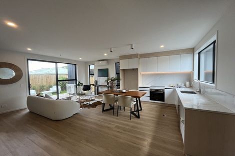 Photo of property in 27c Dawnhaven Drive, Te Atatu Peninsula, Auckland, 0610