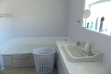 Photo of property in 3 Merritt Way, Newlands, Wellington, 6037