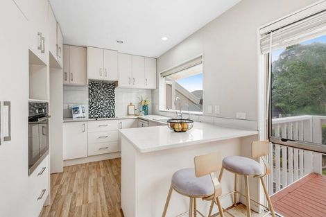 Photo of property in 2/39 Rifleman Rise, Unsworth Heights, Auckland, 0632