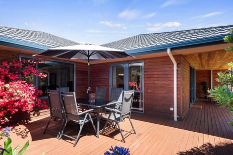Photo of property in 51 Pohutukawa Drive, Levin, 5571