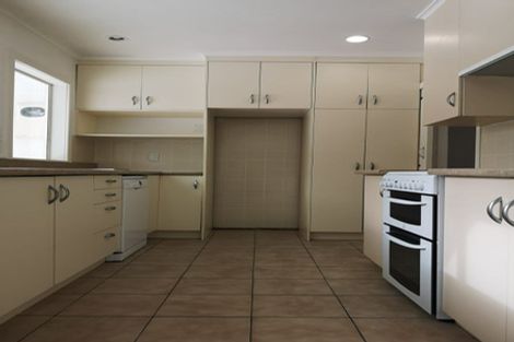 Photo of property in 90 Beach Road, Mellons Bay, Auckland, 2014