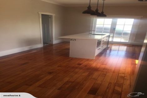 Photo of property in 24 Mountain Road, Mangere Bridge, Auckland, 2022