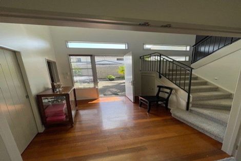 Photo of property in 2/16 Tobruk Crescent, Milford, Auckland, 0620